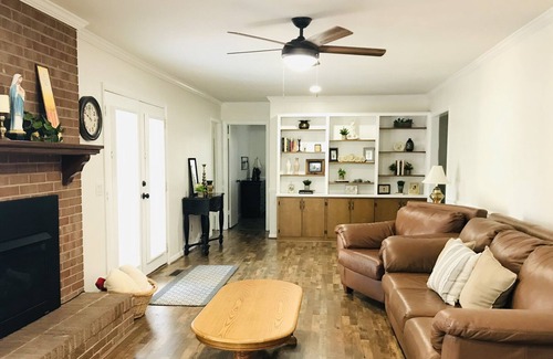 Cullman House | 6 minutes to I-65, Ave Maria Grotto, Blessed Sacrament Shrine, Smith Lake Park
