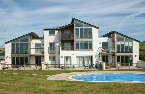 Burgh Island Cottage | 6 OCEAN'S EDGE, family friendly, with pool in Thurlestone