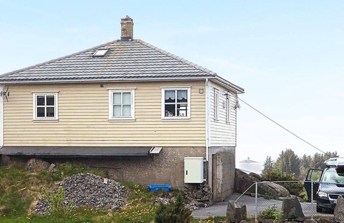 Gulen Municipality House | 6 person holiday home in byrknesøy-By Traum