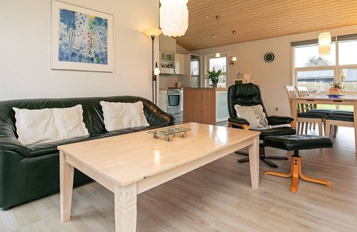 Hou House | 6 person holiday home in Hals