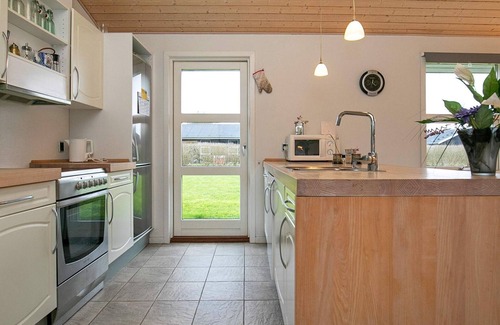 Hou House | 6 person holiday home in Hals