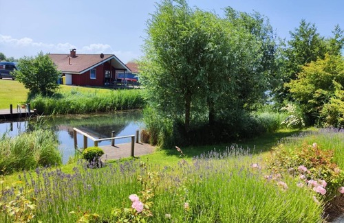 Norderteil House | 6 person vacation home with private jetty, direct lakeside location, canoe, sauna and bathtub in Otterndorf