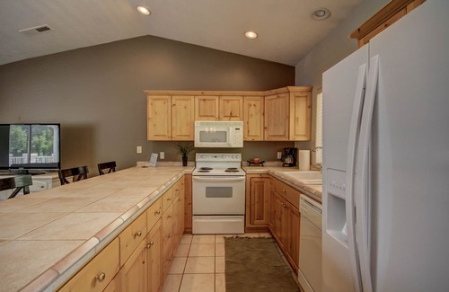 St. George Condo | 6 Pools All Inclusive | Top Level | Great For Families | Vaulted Ceilings | #1216