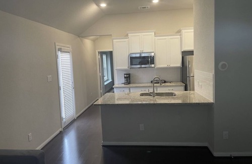 Georgetown House | 6 Queens + 2 Twins Newer Home
