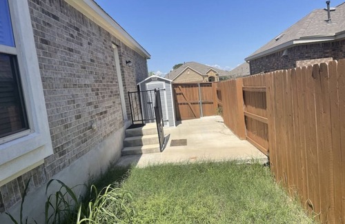 Georgetown House | 6 Queens + 2 Twins Newer Home