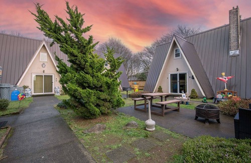 Ocean Shores Villa | 6 Themed Villas - Walk To Beach, Pet Friendly