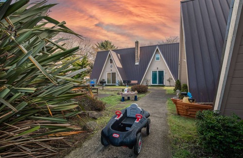 Ocean Shores Villa | 6 Themed Villas - Walk To Beach, Pet Friendly