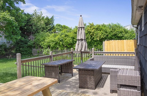 Sandwich House | 6 Tupper - New! 3BR Near Town Neck Beach w/Fenced in Yard, Pet Friendly!