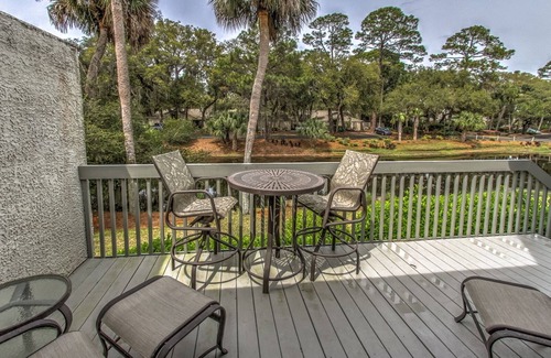 Beach Lagoon Condo | 6 Turtle Ln- Lagoon View & Fully Renovated! Steps to the Ocean & Beach Club