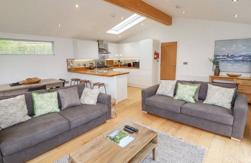 Looe Cottage | 6 VALLEY VIEW, pet friendly, character holiday cottage in Lanreath