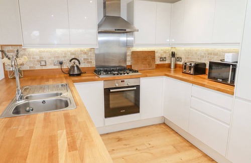 Looe Cottage | 6 VALLEY VIEW, pet friendly, character holiday cottage in Lanreath