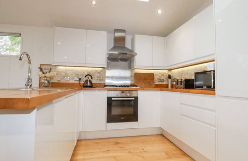 Looe Cottage | 6 VALLEY VIEW, pet friendly, character holiday cottage in Lanreath