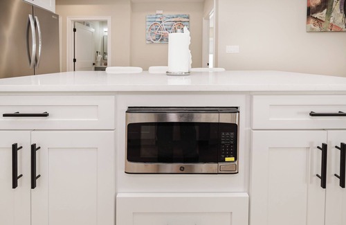 West Codman Hill - West Lower Mills Apartment | 60-1 4BR Boston - Cozy New Apt near Franklin Park