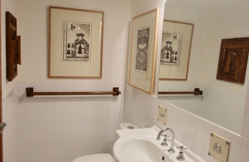 Kiama Apartment | 60 sq meters of totally private studio gallery space.