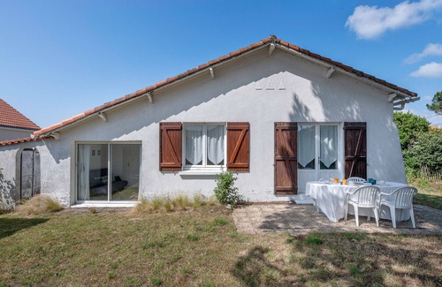 Tharon-Plage Ski Chalet | 600m from the beach, house for 4 adults 2 children