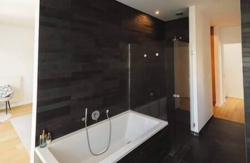 Chatelain House | 600m² Luxury & Garden, City centre