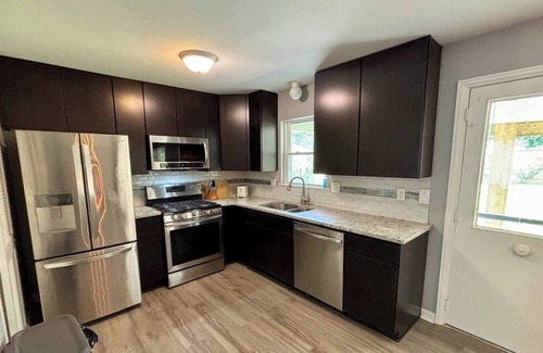 Royal Manor House | 603 Fenchurch Way-Ranch-Hot Tub-Pets-2 King Beds, Ranch-Hot Tub-Pets-2 King Beds-Kids-Fenced Yard