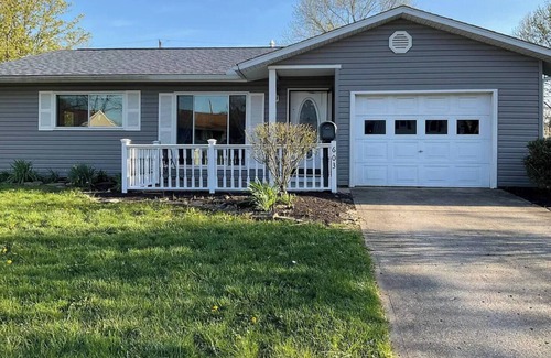 Royal Manor House | 603 Fenchurch Way-Ranch-Hot Tub-Pets-2 King Beds, Ranch-Hot Tub-Pets-2 King Beds-Kids-Fenced Yard