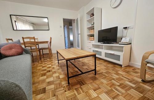 Las Campas y San Claudio Apartment | 619A Moderno y acogedor apartamento