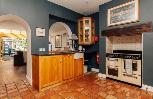 Henley-on-Thames Villa | 63a bell street · Dolls House - Luxury Townhouse