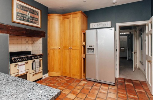 Henley-on-Thames Villa | 63a bell street · Dolls House - Luxury Townhouse