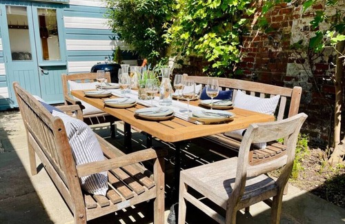 Henley-on-Thames Villa | 63a bell street · Dolls House - Luxury Townhouse