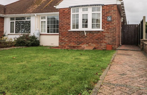 Worthing Cottage | 64 WISTON AVENUE, pet friendly, with a garden in Salvington