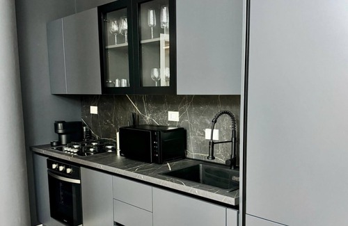 Millefonti Apartment | 65 sqm apartment for 4 people, located on the second floor of a building without an elevator, featuring a balcony. Situated in the Lingotto neighborhood, a convenient and well-served area, close to the Regina Margherita Hospital and just minutes from Lin