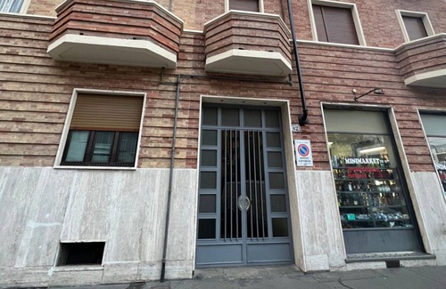 Millefonti Apartment | 65 sqm apartment for 4 people, located on the second floor of a building without an elevator, featuring a balcony. Situated in the Lingotto neighborhood, a convenient and well-served area, close to the Regina Margherita Hospital and just minutes from Lin