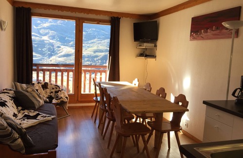 Les Bruyeres Apartment | 65m2 on slopes - sleeps 8