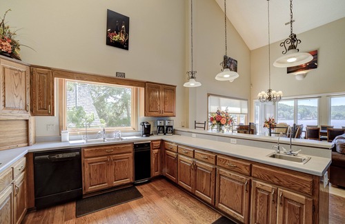 Roach House | 6600 sf, Beds for 33, Hot Tub, Theatre, Game Rm , Entertainers Dock, Great Views