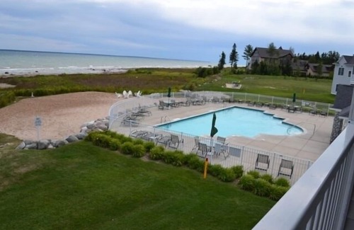 Mackinaw City Condo | 68 Island Bungalow of Mackinaw