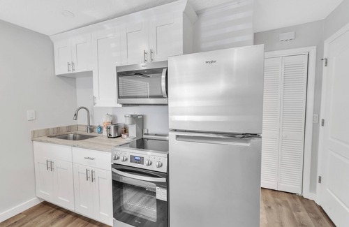 Safety Harbor Cottage | 6B Newly Renovated Studio at Coastal Cottages!