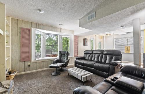 Linn Creek House | 6bedrooms, ramp boat dock slips water toys, nice cove area