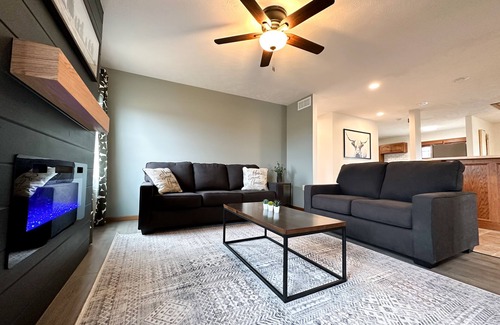 Kearney House | 6BR/2.5BA Home on Retreat-like Acreage