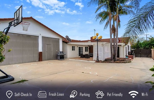 Sherwood Forest and Thistle Development House | 6BR 3BA Home near Disneyland