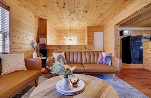 Hickory Hills House | 6BR Cabin w/Fire Pit, Game Room & Basketball