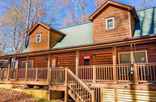 West Jefferson Cabin | 6BR Log Cabin | Walk to Downtown | Mountain Views