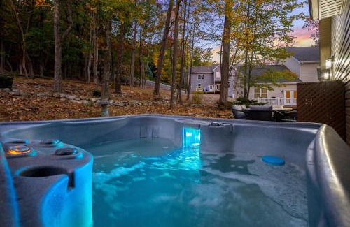 Massanutten House | 6br Luxe Cabin Sleeps 16 Hot Tub & Pool Table