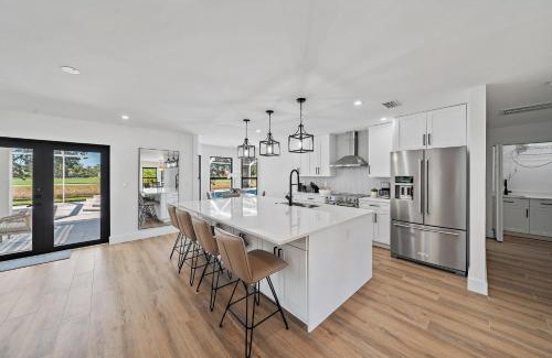 Greenview Shores Villa | 6BR Luxury Wellington Villa with Pool & Spa