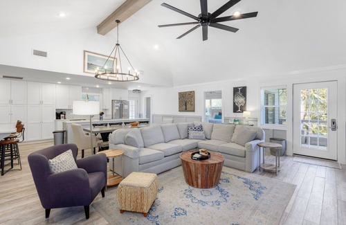 Gulf Trace House | 6BR, Private Pool, Close to the Beach, Bikes, Kayak, SUP!