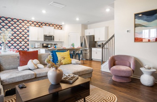 Charlotte House | 6min to UNCC: Spacious 5bd with Games Backyard