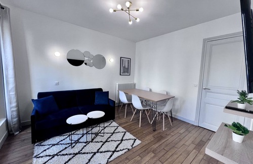 Quartier de la Chapelle Apartment | 6P - 2BR - Paris 18