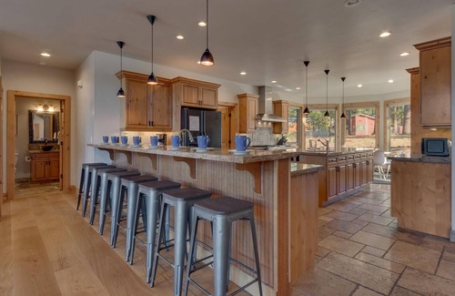 Rancho Bijou House | 7 Acre Estate, Arcade, Pool Table, Gourmet Kitchen, Grill, Spa +5mins to Beach – The Glenwood