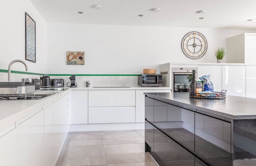 Challaborough House | 7 BEACHDOWN, pet friendly, character holiday cottage in Challaborough