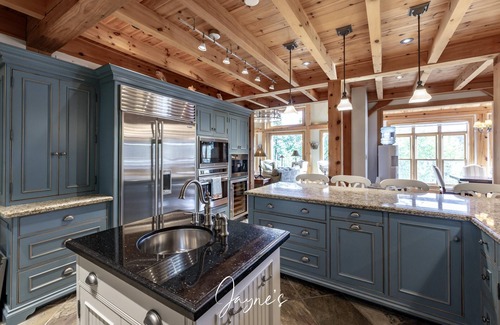 Seguin Cottage | 7 bed 7 bath cottage on Lake Joseph