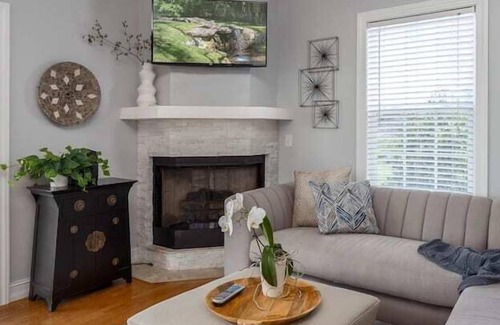 Mars Hill Apartment | 7 Bedroom 683500 by Houzlet