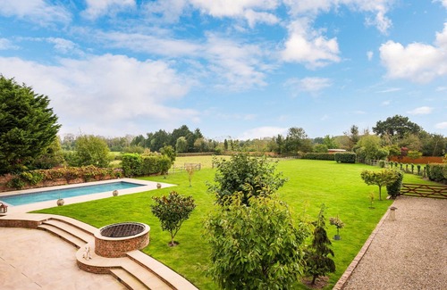 Winkfield House | 7 bedroom Grade ll listed farmhouse in the beautiful village of Winkfield.