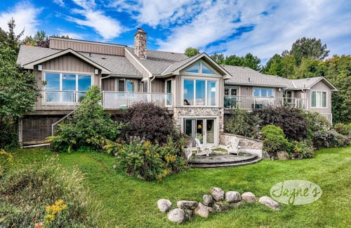 Creemore House | 7 bedrooms 5 bathrooms Country Home near Creemore