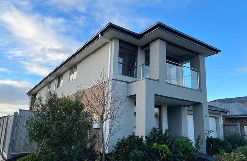 Point Cook House | 7 bedrooms Double Storey Home